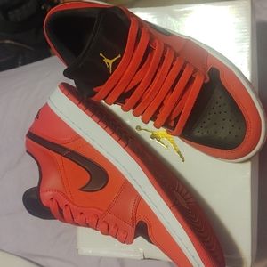 COPY - Womens Air Jordan's 1 Low size 9